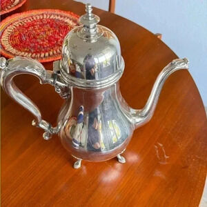 Vintage International Silver Co. 701 Georgian Court Coffee Pot